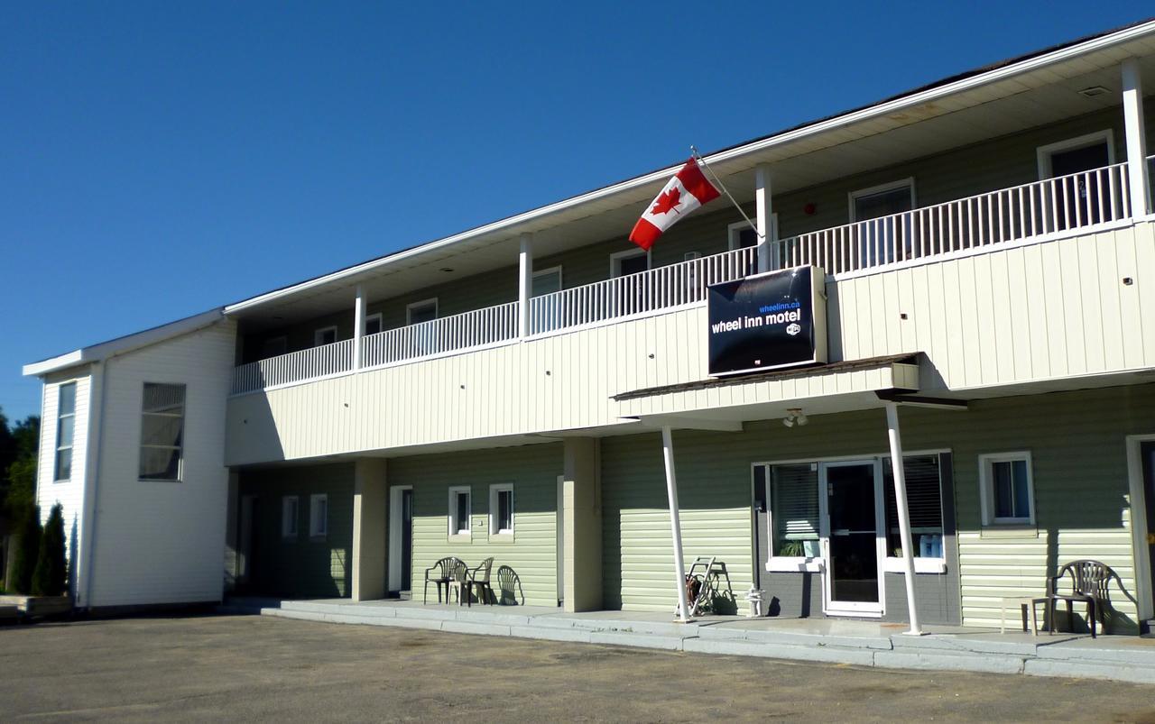 Wheel Inn Motel New Liskeard エクステリア 写真