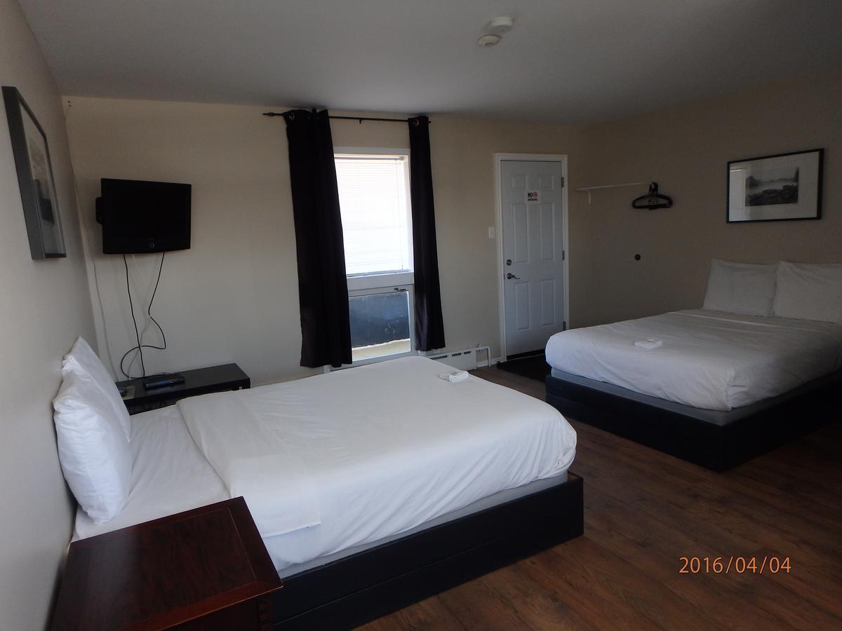 Wheel Inn Motel New Liskeard エクステリア 写真