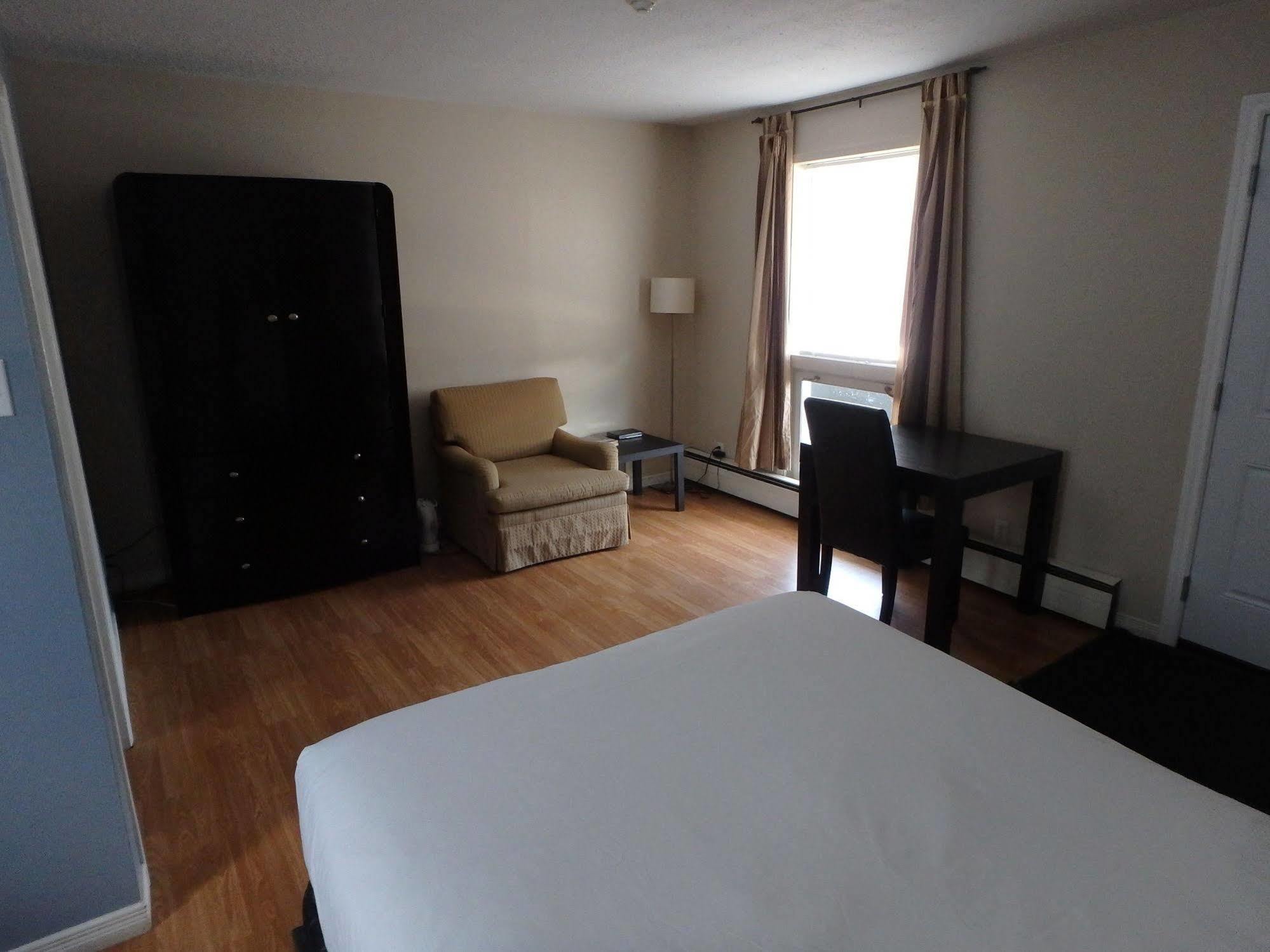 Wheel Inn Motel New Liskeard エクステリア 写真